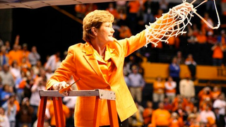 Pat Summitt Diagnosed With Dementia, Will Still Coach This Season (Updated With Summitt's Taped Statement)